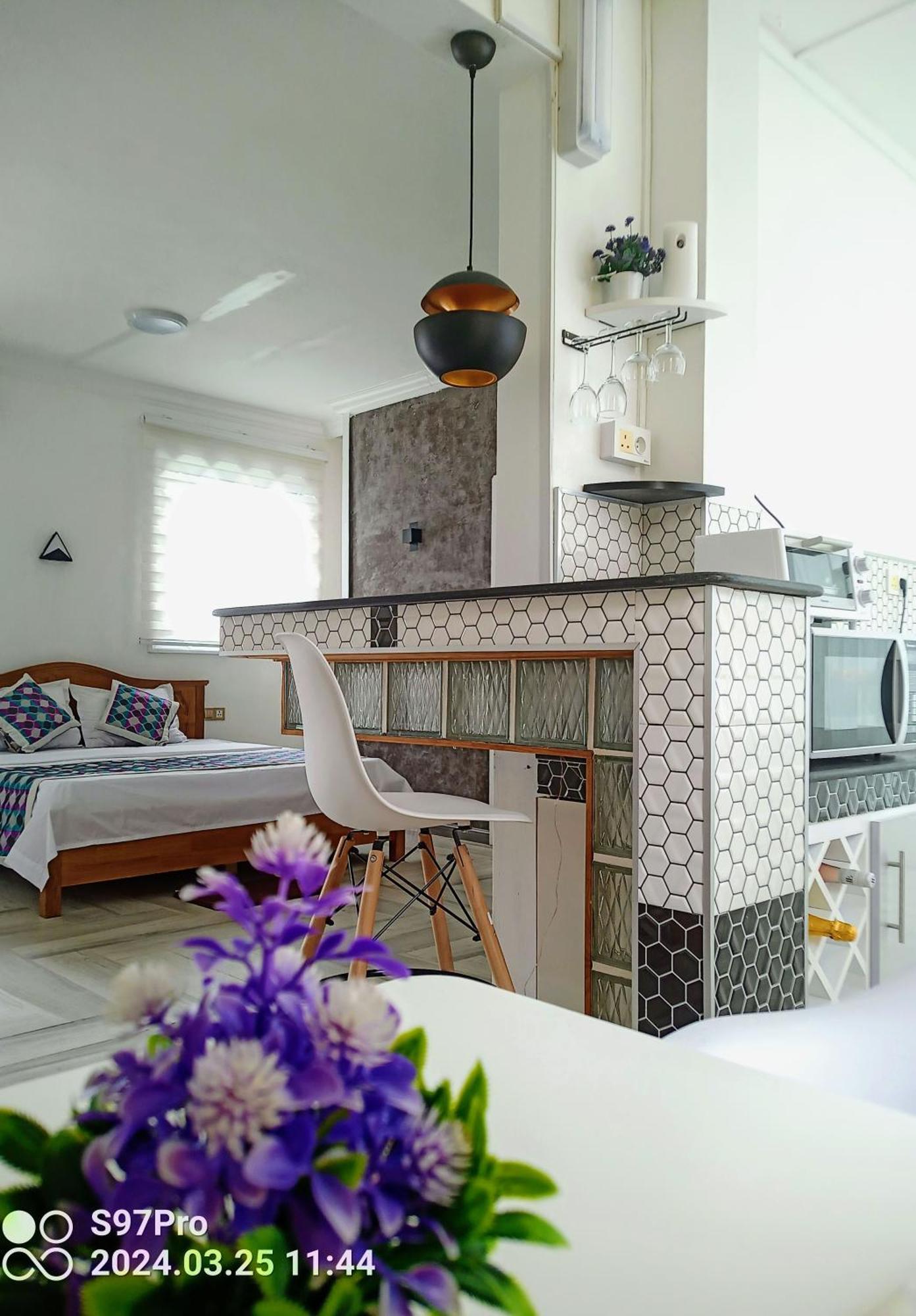Happy House - Cosy Apartment With Private Pool And Walking Distance To Blue Bay Beach Екстериор снимка